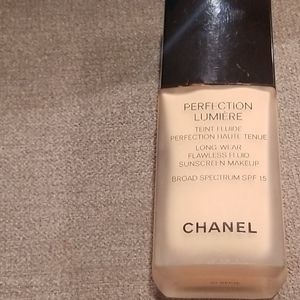 Chanel Perfection Lumiere in 30 Beige